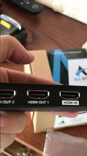 HOW TO USE THE HDMI SPLITTER