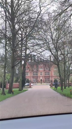 If the Peaky Blinders had their own golf course 😅 unreal entrance Dunston Hall 👏🏼 #brooksgolf #golf #GolfTikTok #peakyblinders