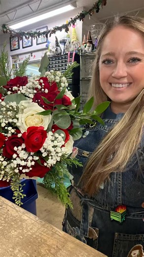 Courtney | Texas Florist on Instagram: "We designed this portrait bouquet back in October for one of our December weddings and we can’t wait to see the full wedding in just a few weeks! 🤩🎄🎅🏻 Stay tuned!! 😆"