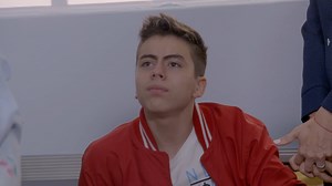 8.1M views · 130K reactions | En #LaRosa : El mal comportamiento de Eduardo hace que se meta en muchos, ¡no tiene respeto por ninguna figura de autoridad! 勞 #LaRosaDeGuadalupe Todos los capítulos están disponibles #EnViX #ViX  https://bit.ly/3OeF9YK | Milagros de La Rosa De Guadalupe | Facebook