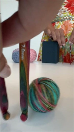 Who wins between Symfonie 2: Crochet or Knitting