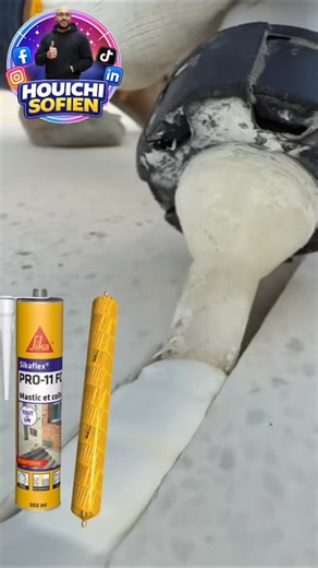 ‎🇹🇳 سفيان حويشي 🇹🇳‎ on Instagram: "Sikaflex 300 ml ou 600 ml = zéro compromis sur vos joints de dilatation 💪 Toiture exposée ? Chaleur, pluie, mouvements ? 👉 Sikaflex absorbe, protège et dure dans le temps. Le détail qui fait la différence entre un chantier moyen et un chantier pro. 🏆 Construction, ProSolution, expertetancheite, chantier, solutiontechnique, pro #Sikaflex #Etanchéité #JointDilatation #BTP #houichisofien"