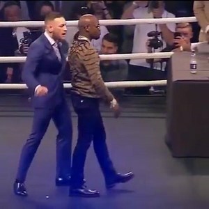 It's getting weird now | Boxing Daily