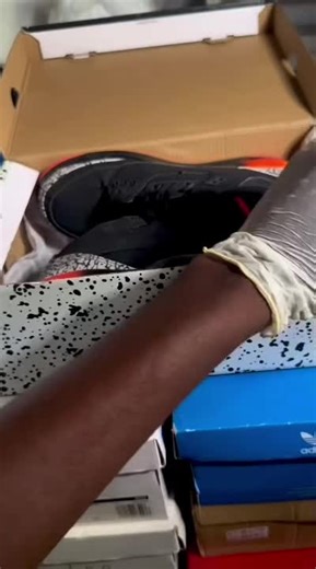 1990.shoeclub (@1990.shoeclub)’s videos with Shoes - J-Stuy & Real Rich