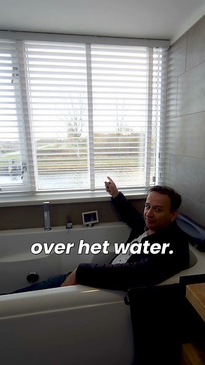 Op deze woning aan het water in Wilhelminadorp krijg jij korting, wil je weten hoe dat zit? Kijk dan de video even af! https://mve.to/5iTimrkjfB #nvmmakelaar #Verkoopmakelaar #KuubMakelaars #MakelaarZeeland #Uwmakelaarmetinhoud #kuub #makelaar #zeeland #FYP #verkoopmakelaar #wonen #foryoupage #aankoopmakelaar #goes #goesviral #goesisgoes #verkoop #tekoop #dutch #droomhuis #foryoupage #interior #interieur #garage #erfpacht #wilhelminadorp #woning | Kuub Makelaars Bevelanden