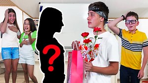 808K views · 9.7K reactions | #amigosforever #eva ¡Nueva pareja en la escuela! ¡Eva y amigos están mirando a los estudiantes de secundaria! | Amigos Forever | Facebook