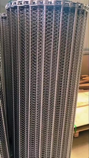 High - Quality Chain Driven Wire Mesh Belt: Your Ideal Conveyor Solution! Are you in the market for a reliable conveyor system? Look no further! Our chain driven wire mesh belt, crafted from premium stainless steel, offers unparalleled durability and efficiency. With a unique chain - driven design, it ensures smooth and stable operation, reducing maintenance costs and downtime. Ideal for a wide range of industries such as food processing, automotive manufacturing, and packaging. Its corrosion - 