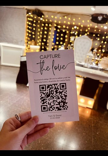 Idea original para bodas, Tarjeta QR con creación de álbum de fotos tipo red social! #wedding #bodas #casamiento #eventos #cumpleaños