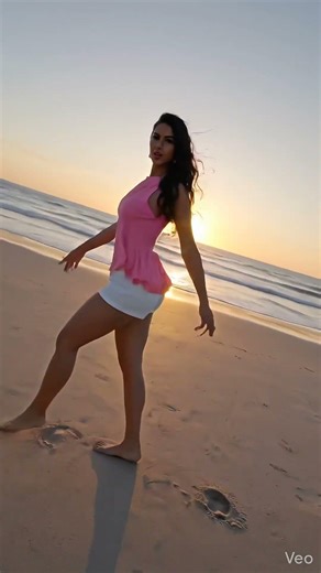 Sunset + Beach + Smooth Energy = Viral Dance Moment! Beach Dance That Feels Like a Movie