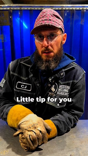 Always be aware of your surroundings. It can literally save lives ✍️👀 #SafetyFirst #StayAlert #WeldSmart #WorkSafe #BlueCollar #Safety #Welding #FYP #ForYou | Western Welding Academy