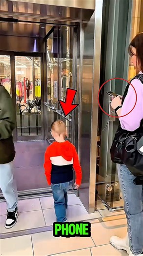 She Looked Away for One Second… Then Her Child Was Gone 😱