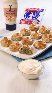 🧀 Saquitos de Espinacas y Quesos con las obleas de @buitoni_es y nuestra Salsa Ranchera Ybarra 🥬✨ Ideales como entrante, picoteo o para sorprender en cualquier comida. ¿Te animas a probarlos? 😍Cremosos por dentro, doraditos por fuera y con un sabor espectacular. ¡Te van a encantar! 🛒 Ingredientes: 🥬 Medio bote de Espinacas Ybarra 🧀 100 g de queso crema 🧀 100 g de queso rulo de cabra 🧀 50 g de queso rallado 🧀 80 g de queso parmesano 🥄 2 cucharadas de Salsa Ranchera Ybarra 🥟 1 paquete d