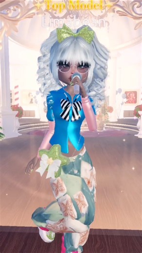 "Sima's Outfits are all the same ew.." 🤔👀 #roblox #robloxdressup #dti #dresstoimpress