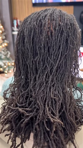 Locs.bybee 🇭🇹 on Instagram: "#AnotherFullDay #LocRetightening #ThreePointRotation #InterlockMethod #LocMaintenance"