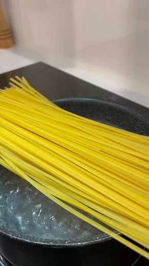 1M views · 10K reactions | PÂTES A L’AIL EN 5MIN ! #cuisine #recipe #recette #pasta #pate #ail #garlicpasta #recipes #tiktokacademie #t #fyp | Qistoh | Facebook