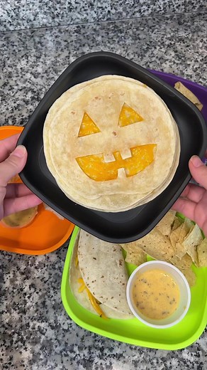 4.7K views · 83 reactions |  Last minute Halloween dinner ✨ Save this for a quick and easy last minute Halloween dinner! All you’ll need is tortillas and cheese 燎 to make this fun meal on Halloween  #halloween #dinner #dinnerideas #foodie #foodblogger #mom #momlife #dinnerrecipes #easy #funfood #fun #holiday #spookyseason #spooky #forkids | feeding_kae | Facebook