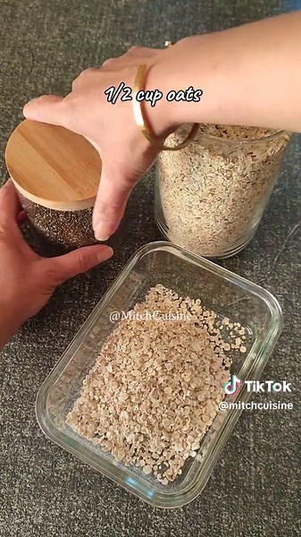 Delicious and Healthy Overnight Oats Recipe with Fruity Toppings