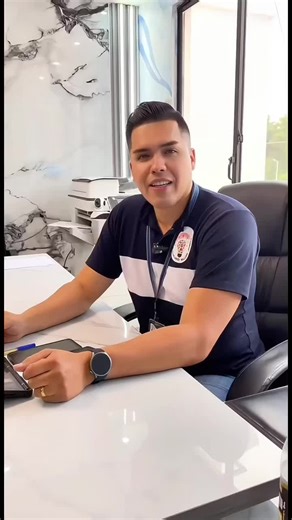 👩‍🏫👨‍🏫✨ Nuestros profes del Pre Universitario William James les desean un año lleno de éxitos, aprendizaje y sueños cumplidos. Que cada clase sea un paso más hacia la universidad y hacia todo lo que quieren lograr. ¡Vamos con todo este nuevo año! 📚🚀💪 #WilliamJames #Preuniversitario #BuenAño #ProfesQueInspiran #RumboALaUniversidad