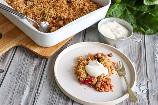 Rabarbercrumble - nem opskrift | One Kitchen - A Thousand Ideas