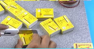 How to Make an Amazing Wall Hanging Craft From Old Bangles and Matchboxes DIY