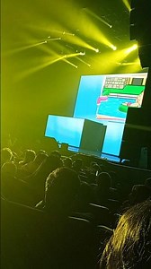 hay fiesta en la piscina Show Lyniel