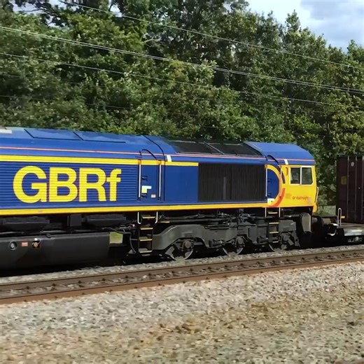 🚄 🛒 Rail freight contributes billions to the UK economy annually while keeping supermarkets stocked, builders building and medicine moving. Learn more about this industry in numbers: 👉 https://www.networkrail.co.uk/stories/freight-in-numbers/?utm_campaign=freight&utm_content=1756493580&utm_medium=social&utm_source=facebook #FreightFriday #Freight | Network Rail