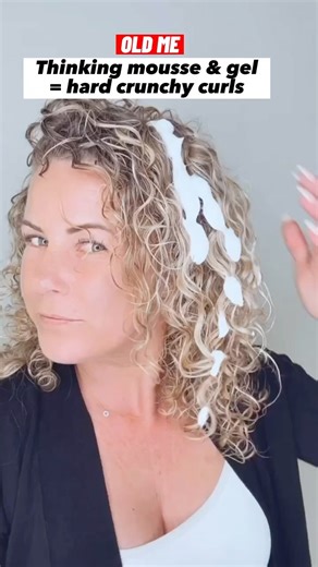 190K views · 348 reactions | Raise your hand if you used to walk around with crunchy (wet look) curls, not realizing you could simply scrunch out the crunch!! If you want less crunch, try this: 1️⃣ prep with a leave in conditioner 2️⃣apply your gel & mousse/foam to very wet hair 3️⃣ still a crunch? Scrunch out the crunch with a oil. #curlyhairtips #curlyhairroutine #curlyhair | Ingecurls | Facebook