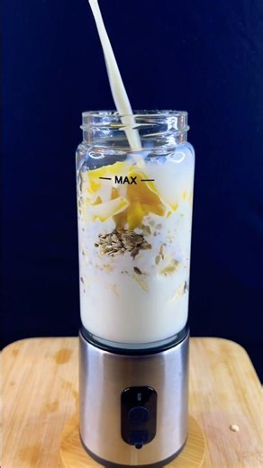 High protein Smoothie 🥭🍌 Perfect Breakfast Blend! #juicer #viral #shorts