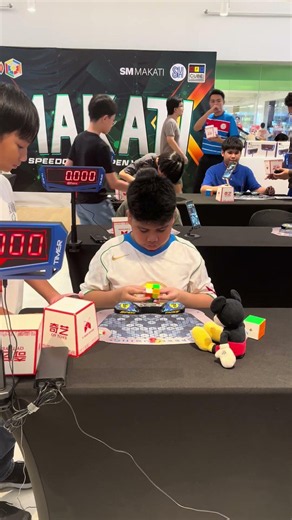 1st 2x2x2 solve with Ao5 4.31s 💫