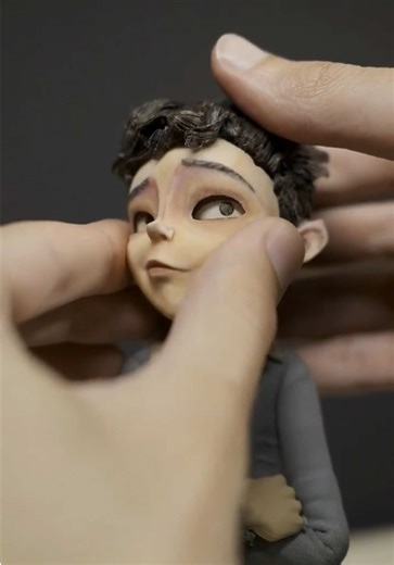 Laika Studios is a pioneering animation studio celebrated for redefining stop-motion storytelling with films such as Coraline and Kubo and the Two Strings. Stop motion is an exacting, hands-on process in which physical puppets and sets are adjusted frame by frame to simulate movement. During the production of Coraline (2009), a team of 35 animators each completed only about 2.22 to 6.52 seconds of finished animation per week, underscoring the patience and precision behind every scene. Artists: @