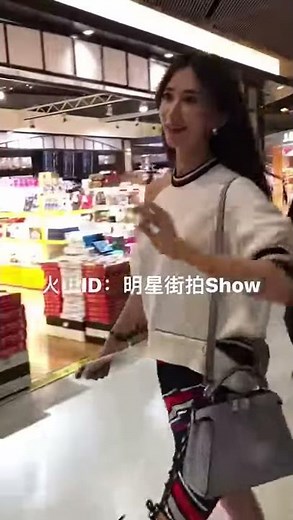 都快赶不上飞机的林志玲 Lin Zhiling, who can hardly catch up with the plane