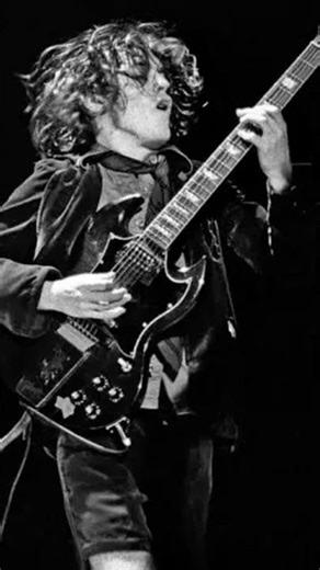 🥳🎸🔥 CELEBRATING MARK EVANS 🔥🎸🥳 #acdc