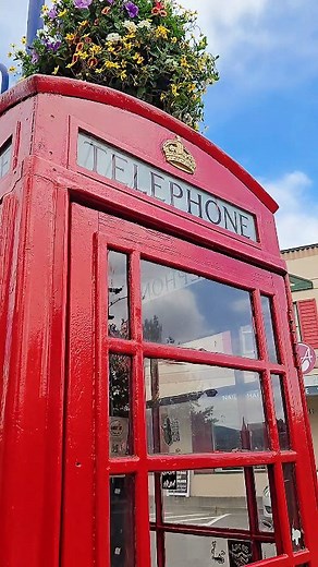 Visiting Poulsbo, Washington—affectionately known as "Little Norway" 🇳🇴—feels like stepping into a charming Scandinavian village right on the shores of Liberty Bay 🌊. The historic downtown is filled with colorful murals 🎨, Nordic-inspired shops 🛍️, cozy bakeries 🥐, and inviting cafes ☕, all set against a backdrop of mountain 🏔️ and waterfront views 🌅. You can stroll along the scenic boardwalk at Muriel Iverson Williams Waterfront Park 🚶‍♂️, explore the town’s rich Norwegian heritage at 