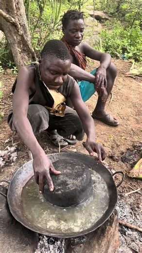 Hadzabe Bushmen Chabba is specialist when it comes to secret bush meals 🥰