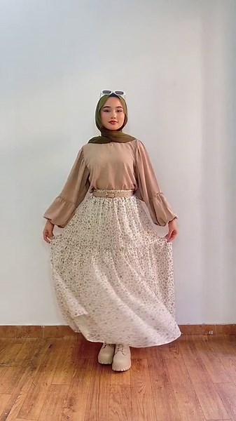 Styling a Chic Modest Outfit for Spring Days