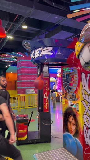 Boxing Arcade Machine Challenge: Score Your Best Punch