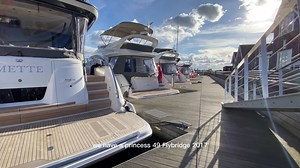 Vi har et stort udvalg af både i vores marina lige nu. En lineup, der spænder over næsten hele Princess modelsortiment, fra den seneste 2022-model til 2008. F Class Flybridge, V Class med soltag, S Class Sportbridge med både soltag og flybridge, samt 2022's nye model fra Y Class. Velkommen til at se nærmere på nogle af de mest eftertragtede modeller. Kontakt os, hvis du vil vide mere 45 70268484 eller læs mere på princessyachts.dk Til salg her i Greve Marina: https://princessyachts.dk/baade-til-