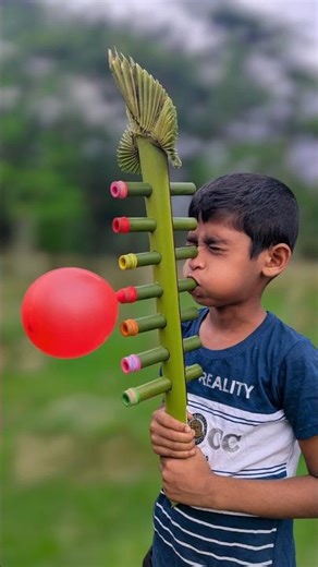 A big toy made with a palm tree branch and balloons #diy #art