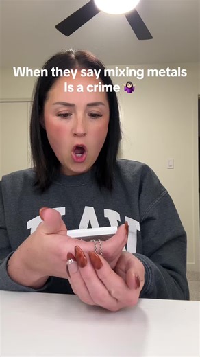 Oppsie #jewelry #goldjewelry #goldjewelryaesthetic #bombpartyjewelry #bombparty @BP Official