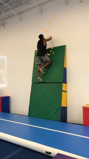 We want to try the sticky note challenge! 🎥: @darionnealy | TSN