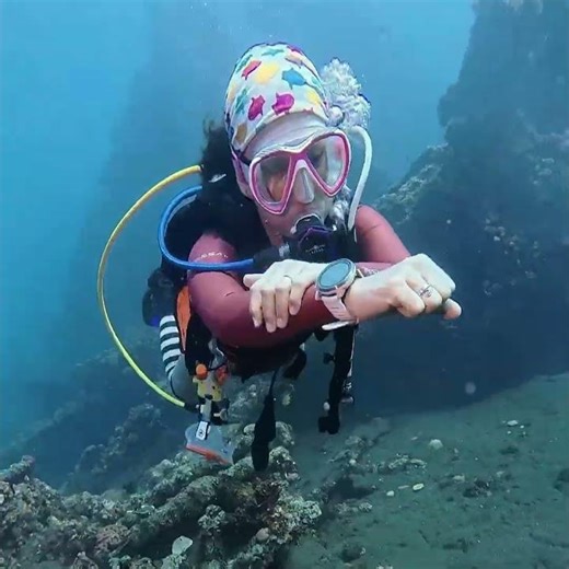 🤿 The secret to sending a diver into the chamber 🚪 as soon as he comes up! #shortsfeed #sea #facts