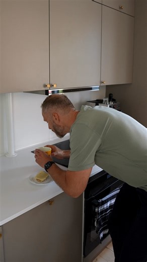 Dit liv er vokset. Er dine forsikringer stadig i 'Small'? 🤏 Nyt job, ny bolig, ny bil... Livet ændrer sig hurtigt! Men dine forsikringer hænger måske fast i fortiden. Sammenlign alle typer af forsikringer på forsikringsguiden.dk. Vi hjælper dig med at finde den dækning, der matcher dit liv lige nu. Find den bedste forsikring til prisen på bare 2 minutter – det er nemt, hurtigt og helt gratis. Måske kan du spare penge, mens du får bedre dækning! | Forsikringsguiden.dk