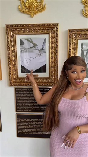 #WhiteHouseBarbie is trending again 🚀