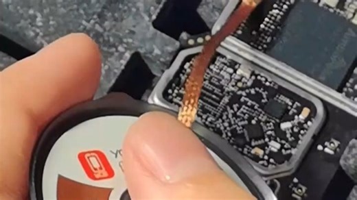 今天分享无人机维修-芯片拆装！ 关注我每天获取无人机维修最专业咨询以及知识~