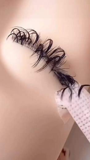 6.1K views · 17 reactions | False #Eyelashes #application #tips# | Makeup HealthBeauty | Facebook
