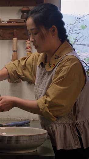 滇西小哥 Dianxi Xiaoge on Instagram: "Chaun tree, the taste of spring in Yunnan, brings a rich spring vibe and a refreshing fragrance. Every bite leaves a lasting impression! Today, I’ll show you the delicious dishes I made with chaun tree! From chaun tree stir-fry sauce to chaun tree mixed with tofu, each dish is filled with the taste of spring, making it irresistible! 香椿，云南的春天味道，带着浓浓的春意和清新的香气。每一口都让人回味无穷！今天就带大家看看我用香椿做的美味佳肴！从香椿炒酱到香椿拌豆腐，每一道都充满了春天的味道，让你欲罢不能！ #reels #cooking #delicious #food #滇西小哥"