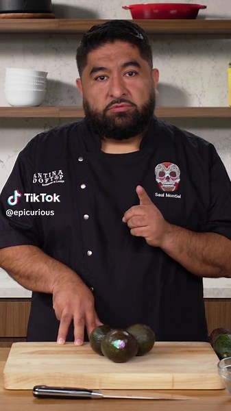 Big knife, best knife 🥑 We’re talking avocado knife basics with @Chefsaulmontiel