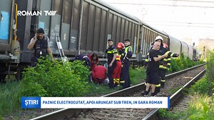 Paznic electrocutat, apoi aruncat sub tren, în Gara Roman Actualizare ❗ Conducerea Spitalului Municipal de Urgență din Roman transmite faptul că pacientul este în stare gravă, cu politraumă, traumatism cranio-cerebral cu hemoragie subarahnoidiană, traumatism toraco-abdominal, pneumotorax, arsură gr. 2-3-4 pe 80% din suprafața corpului, prin electrocutare. " La data de 3 mai a.c., în jurul orei 17:30, polițiștii din cadrul Poliției Transporturi Feroviare Roman au fost sesizați prin apel 112, cu p