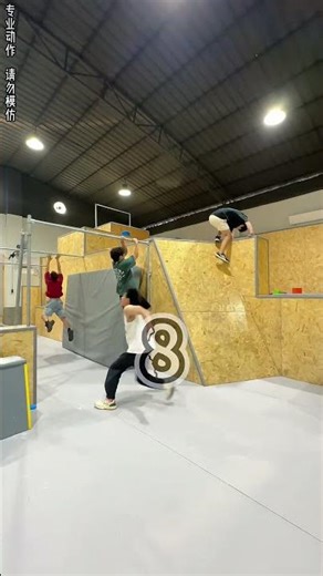 Hide and seek, find the sixth player#parkour #challenge #tricking