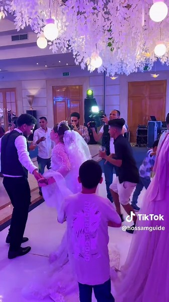 فرحة العروسة البولندية في الأقصر